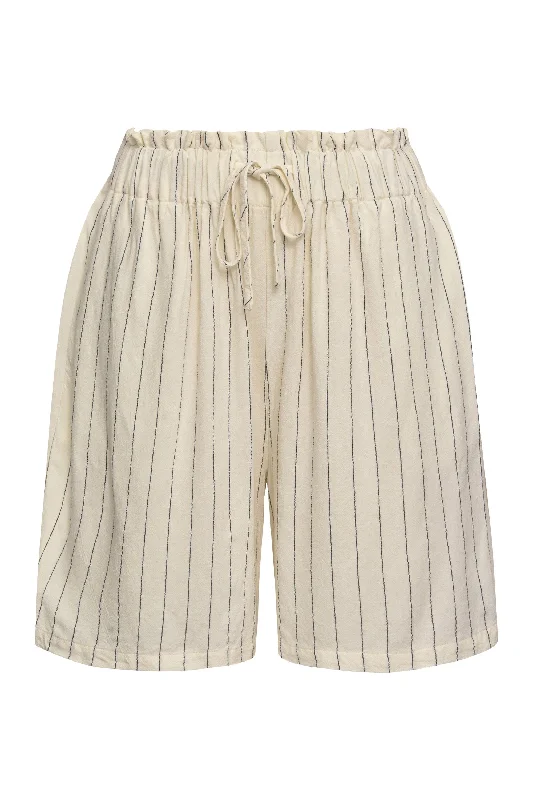 a-view-lerke-stripe-shorts-005-off-white