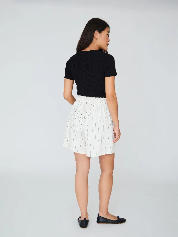 a-view-lerke-stripe-shorts-005-off-white