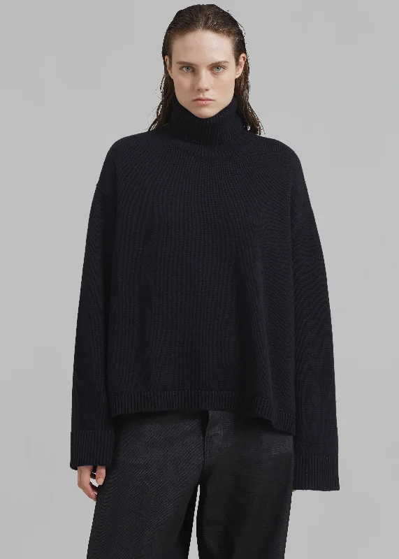 rhea-trapeze-turtleneck-black