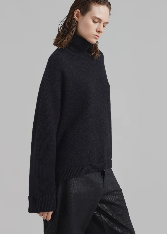 rhea-trapeze-turtleneck-black