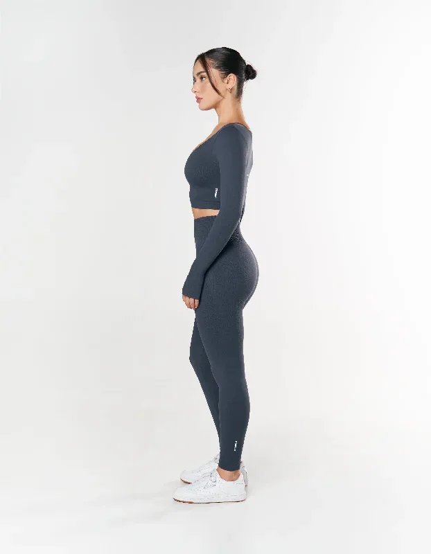 seamless-scoop-long-sleeve-blueberry